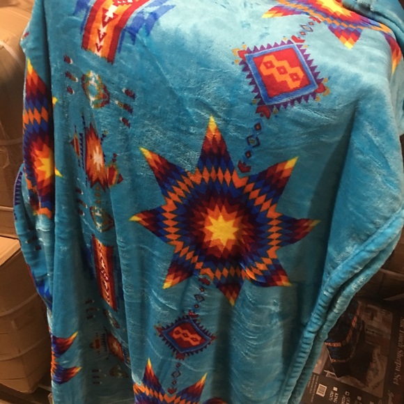 Star Burst Blanket 60” x 80” - Picture 2 of 3